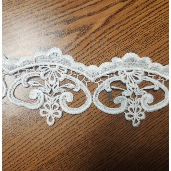 Lace, White Rayon Venice 3" wide x 3.5 yds - Picture 1 of 3